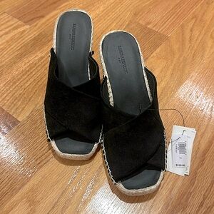 NWT Women’s faux suede Espadrille Wedge size 7.5, Banana Republic